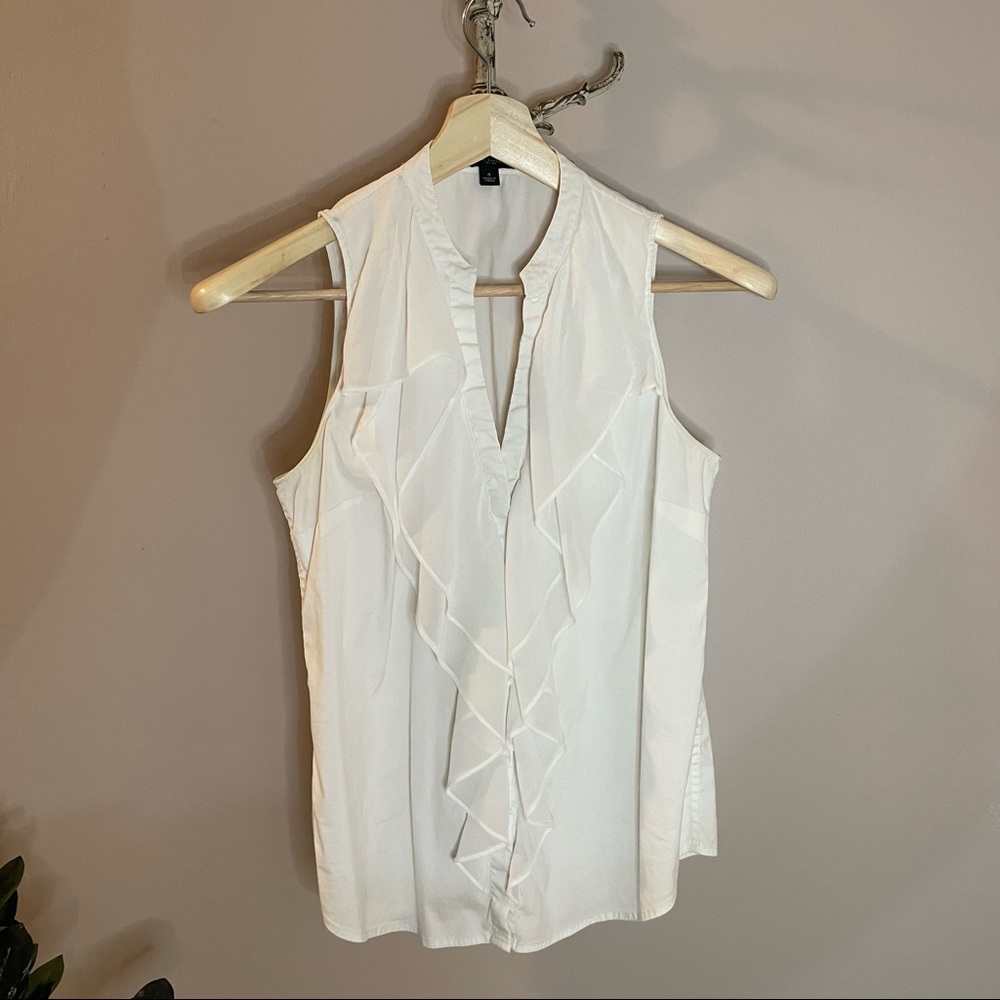 Ann Taylor White Riffle Sleeveless Blouse Size 4